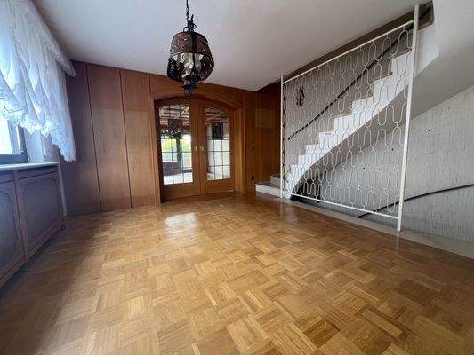 Erdgeschoss: großes Esszimmer mit Schiebetür...