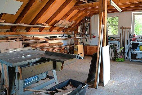 Werkstatt über den Garagen 