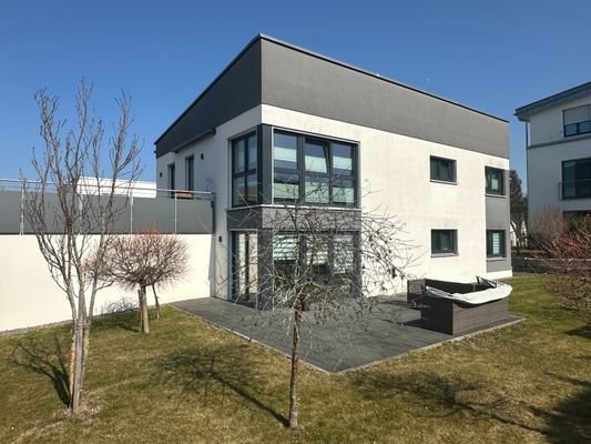 Hausansicht / Garten