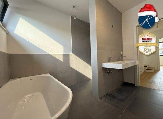 Badewannd und Walk-In Dusche