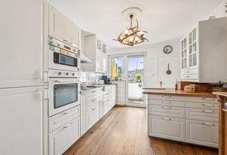 Küche mit Abstellraum 