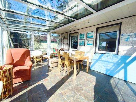 geräumiger Wintergarten