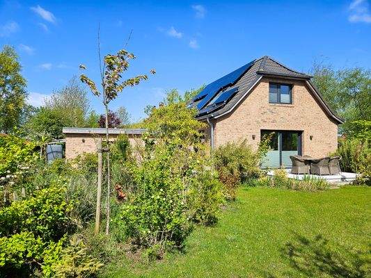 Blick vom Garten in Richtung Südterrasse