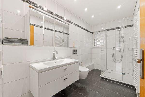 Badezimmer im EG.jpg