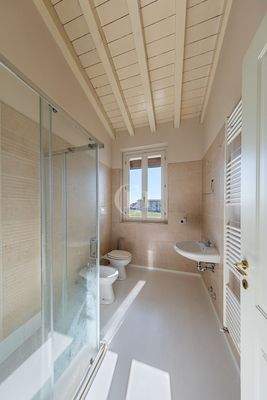 Badezimmer im ersten Stock 