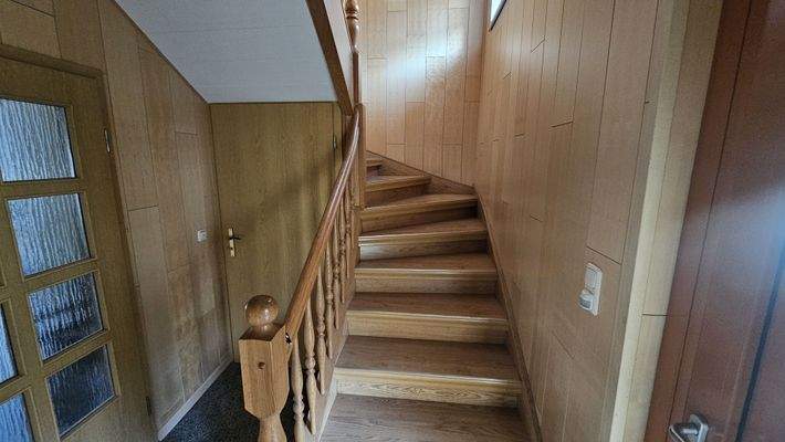 Treppe vom EG ins OG