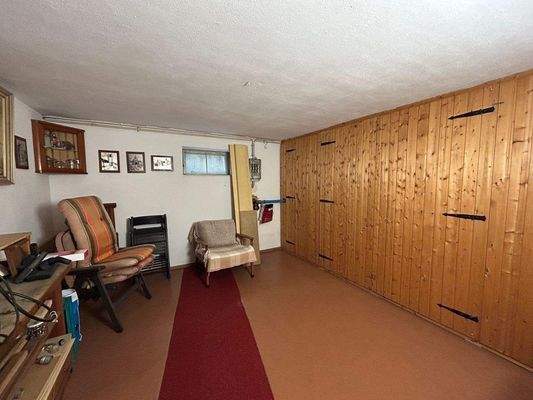 Hobbyraum im Keller.JPG