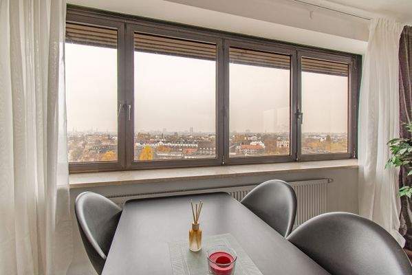 Bei Sonne sehen Sie die Elphi und den Fernsehturm.jpg