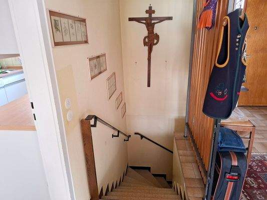 Treppe zum Kellergeschoss.jpg