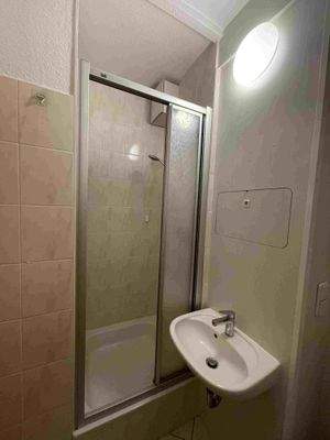 Blick ins Bad (Busche) 2.jpg