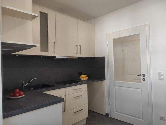 Küche mit zwei Küchenzeilen