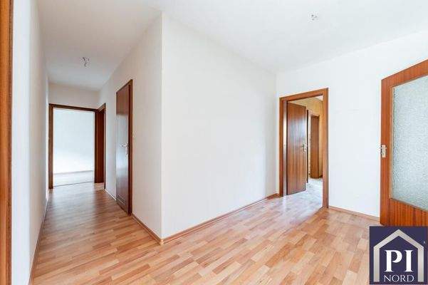 Flur - Richtung Küche und Schlafen