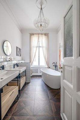 Bad mit freistehender Badewanne