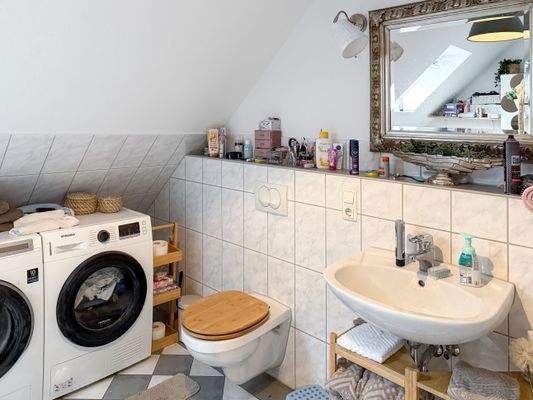 Vollbad mit Waschmaschinenanschluss