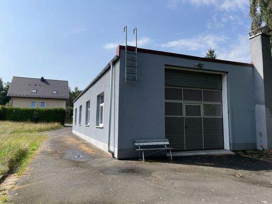 Halle mit großem Tor