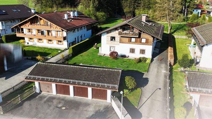 Ansicht Längenfelderstrasse mit Garagen