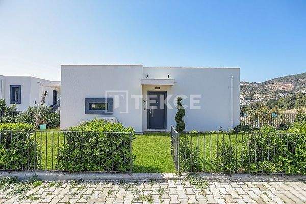 Sea and City view Apartments with Gardens in Central Bodrum