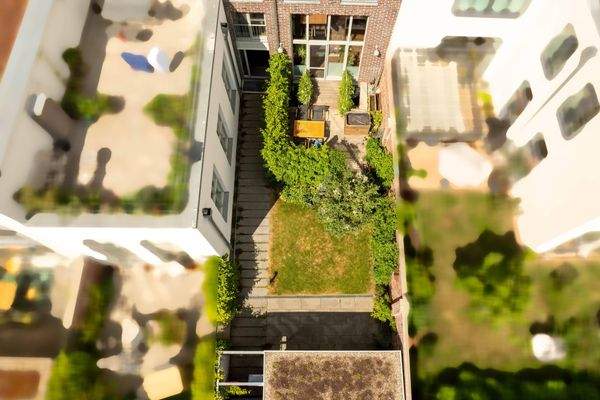 Drohnenaufnahme vom Garten