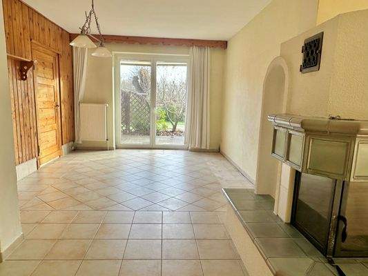 WE2 Großzügiges Esszimmer mit Zugang zur Terrasse