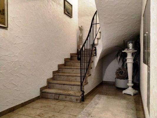 Treppenhaus mit Jura-Marmor