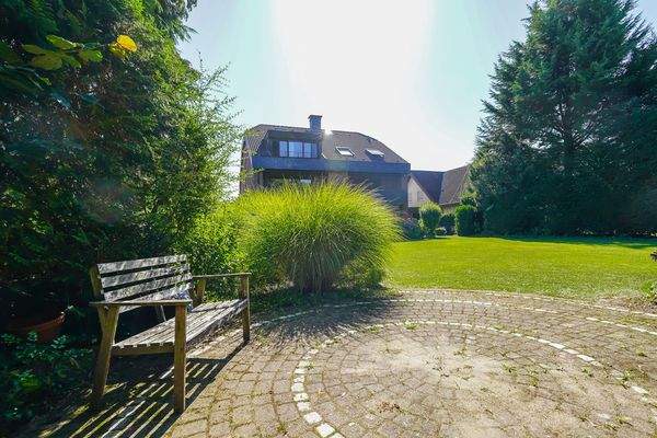 Blick vom Garten auf das Haus