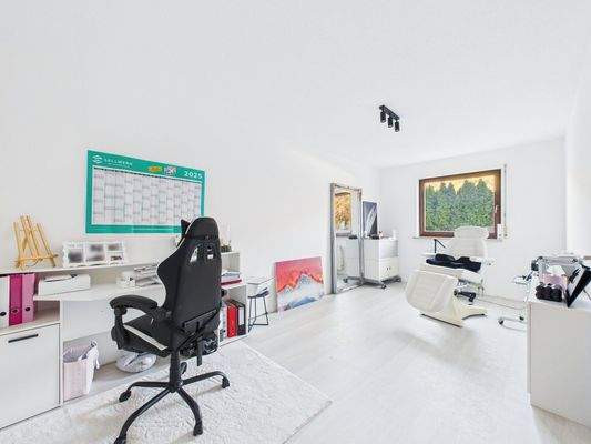 Gästezimmer / Büro im Untergeschoss