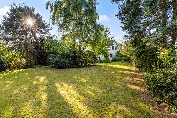 Der weitläufige Garten