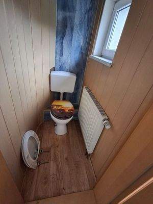 Toilette auf halber Treppe