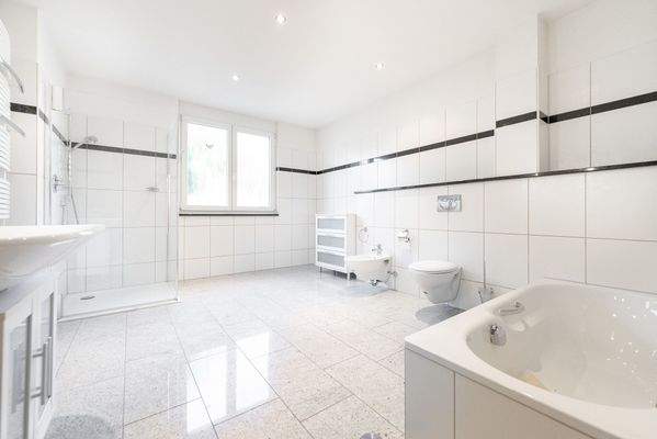 Großes Tageslichtbad