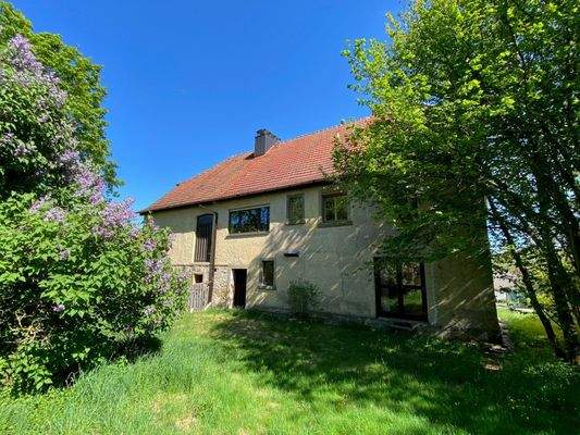 Garten mit Blick auf das Wohnhaus