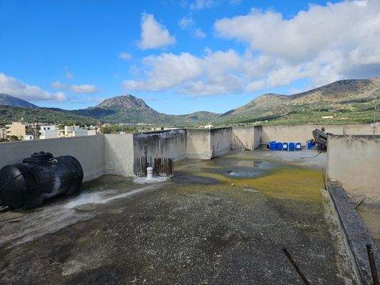 Kreta, Neapoli: Geräumige Wohnung zu verkaufen