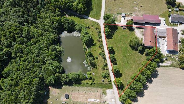 Luftaufnahme mit Grenzlinie