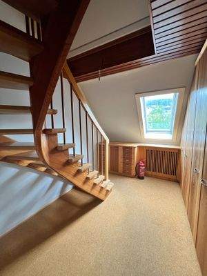 Innere Treppe / Durchgangszimmer