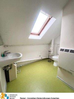 1. Obergeschoss-re. - Badezimmer