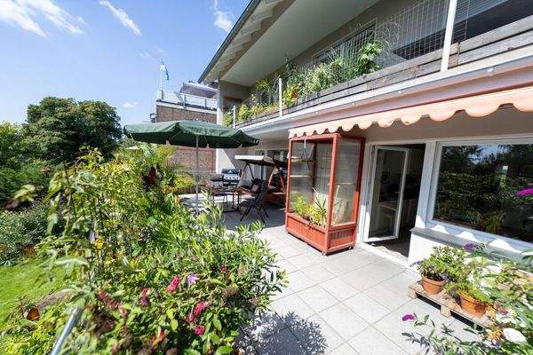 großzügige Terrasse