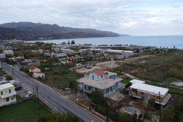 Kreta, Kolymvari: Schönes Grundstück - nur wenige Schritte vom Strand entfernt - zu verkaufen