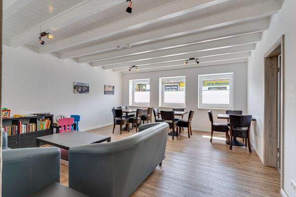 Anmeldung mit Küche und Sozialräumen, Ansicht II