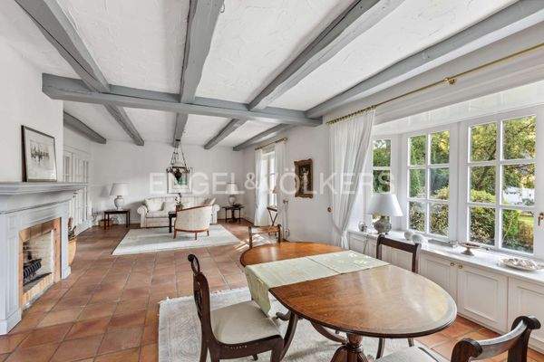 weitere Ansicht Wohn-/Essbereich mit Kamin