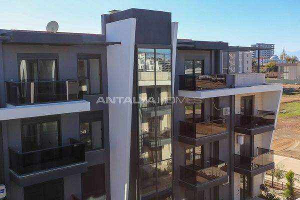 Building with High Rental Income Potential in Antalya Altintas