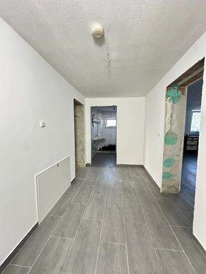 Wohnung UG rechts I Flur 