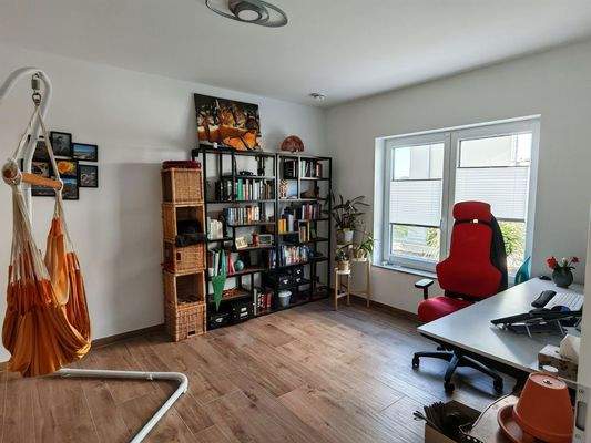 B12 Arbeitszimmer