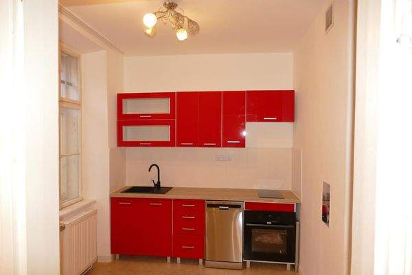 Küche, neu. Ober- und Unterkästen, Geräte, P119034