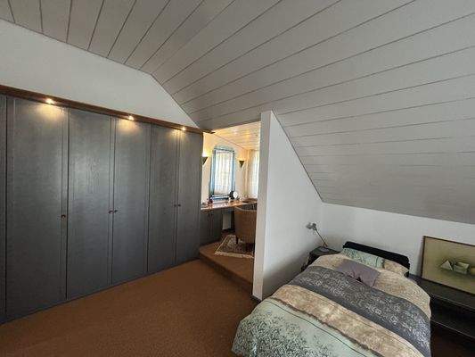 Schlafzimmer mit Einbauschränken