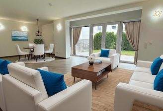 Beispielmöblierung Wohnbereich mit Terrassenblick