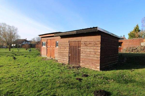 Grundstück mit Schuppen