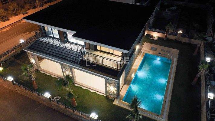 Brand-New Villas with Pool Surrounded by Nature in Kuşadası