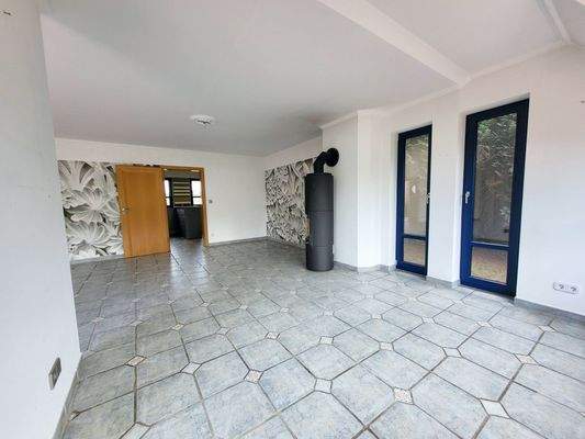 Wohn-Esszimmer mit Ofen