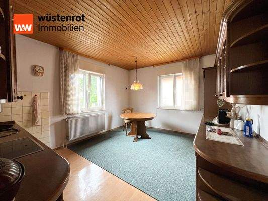 Küche mit Essbereich