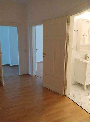 02-Flur, von Wohnungstür aus.jpeg