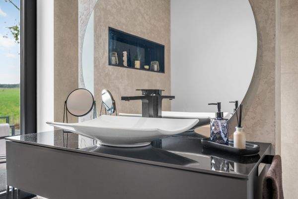 Bad mit Dusche und Tageslicht.jpg